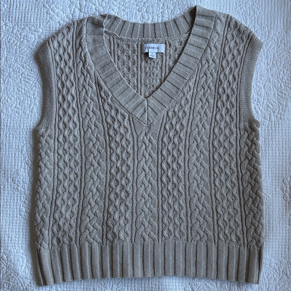 Evereve Cream V-Neck Cable Knit Sweater